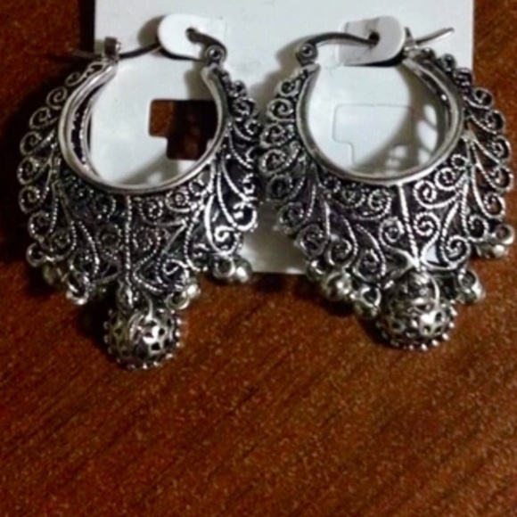 Tibetan Silver Vine Antique Vintage Loop Earrings - Picture 4 of 5